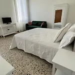 Residenza Stardust With Canal View アパート ヴェネツィア